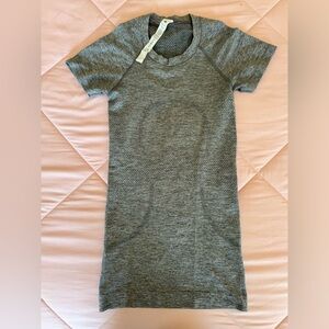Lululemon swiftly tech short sleeve shirt 2.0. size 0. gray